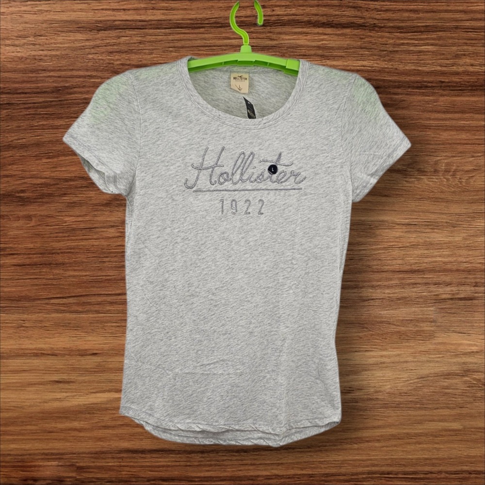 NWT Hollister California Women's Gray Graphic T-Shirt "1922" Crew Neck Size L